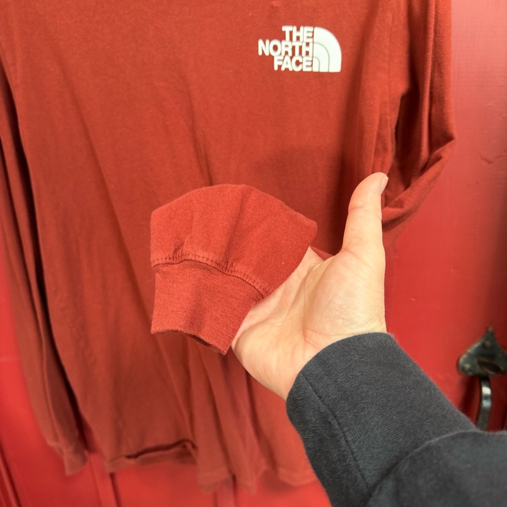 The North Face Men's Brick Red Logo T-Shirt - Picture 6 of 7